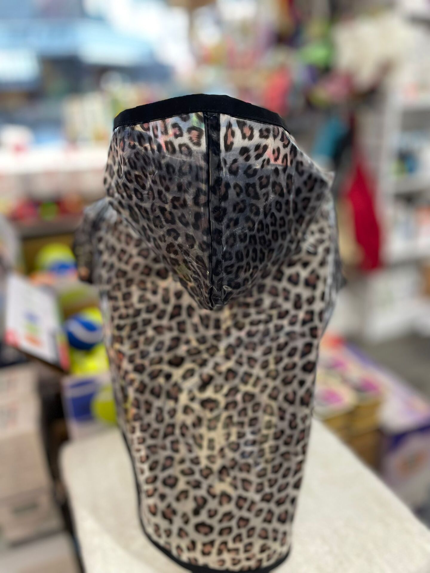 Lolika Leopar Şeffaf Köpek Yağmurluğu – Hafif, Modern ve Stil Sahibi (No:3)